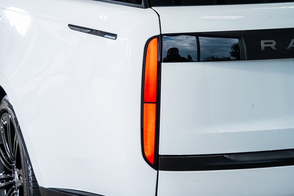 Used 2024 Land Rover Range Rover SE image 23