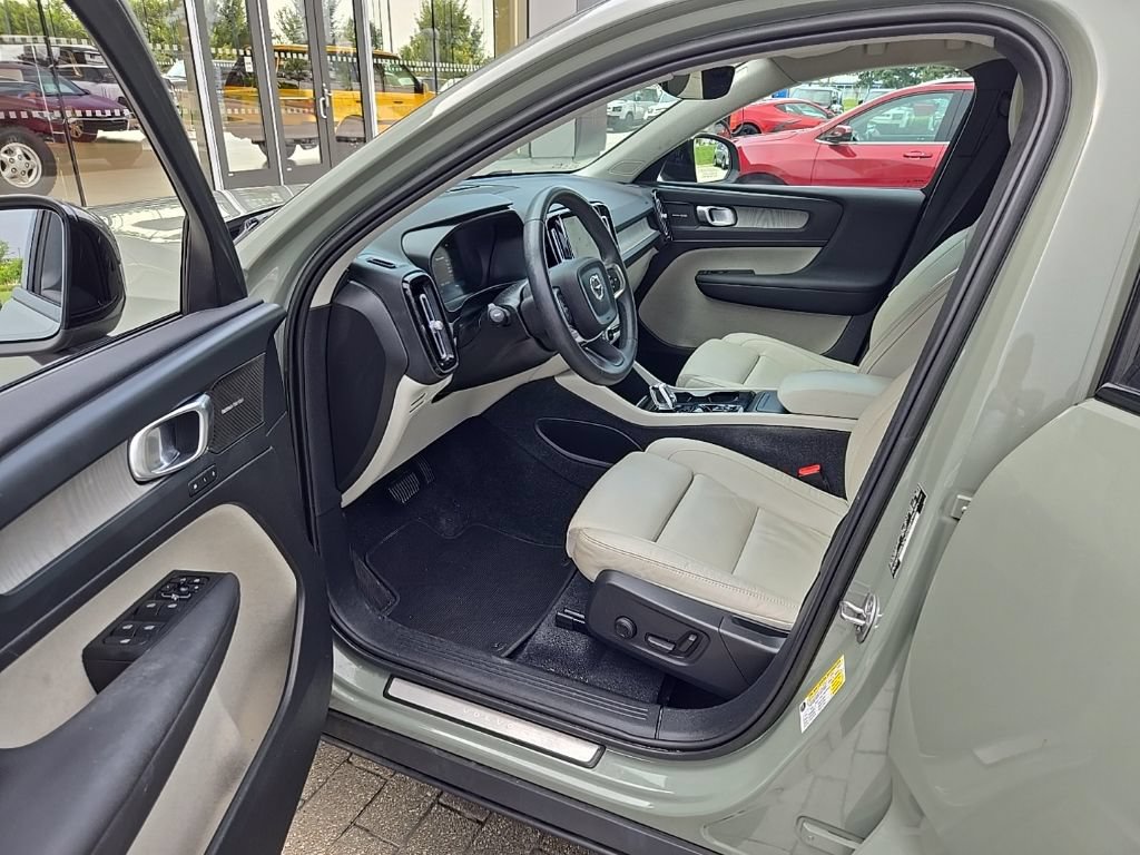 Used 2023 Volvo XC40 B5 Ultimate w/ Climate Package AWD/4WD image 16