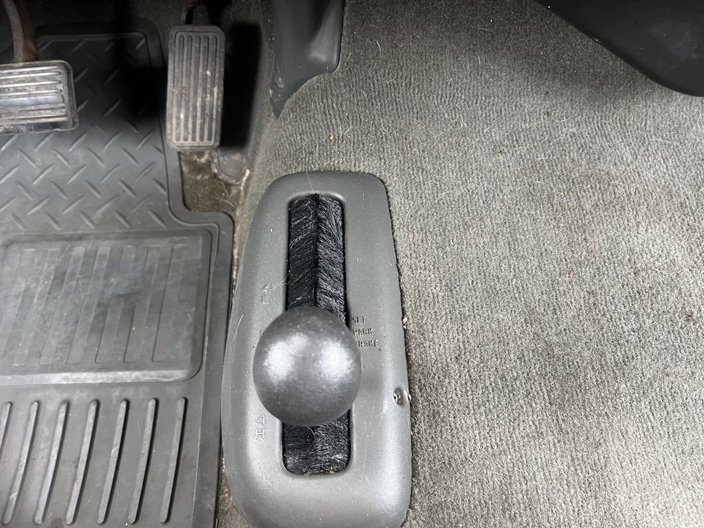 Used 2004 Chevrolet Silverado 1500 LS image 22