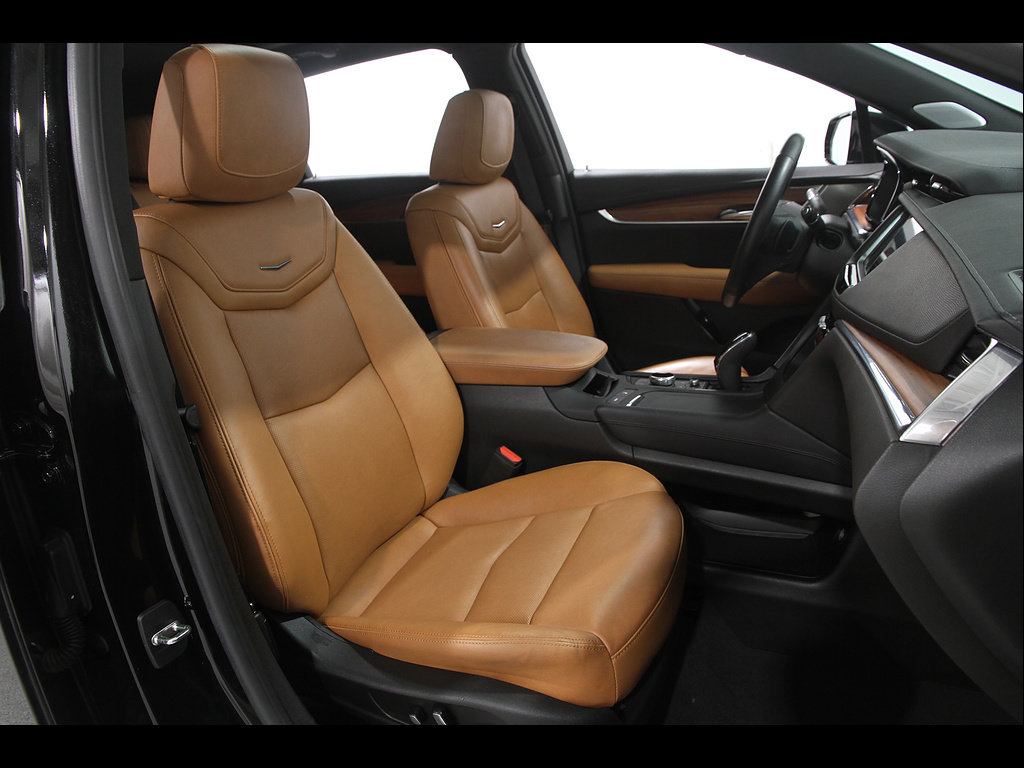 Used 2023 Cadillac XT5 Premium Luxury w/ LPO, Floor Liner Package AWD/4WD image 19