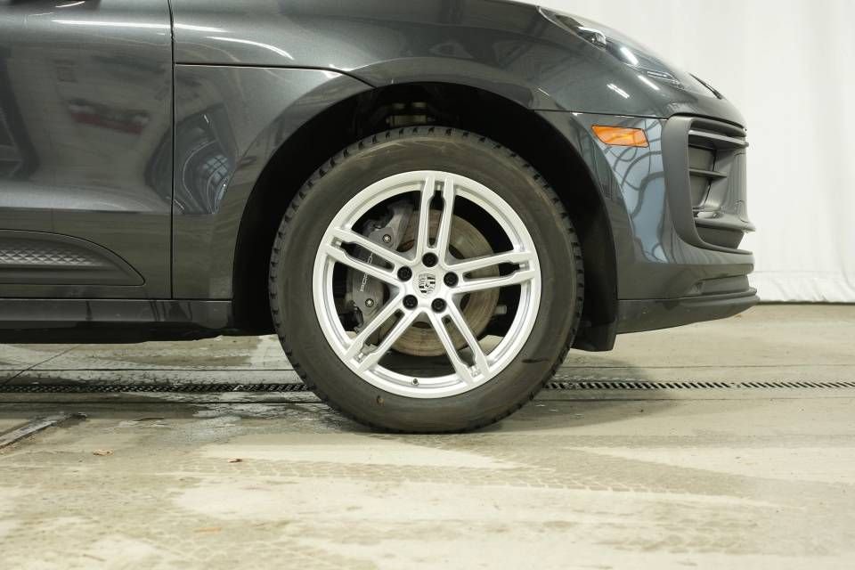 Certified 2022 Porsche Macan image 40