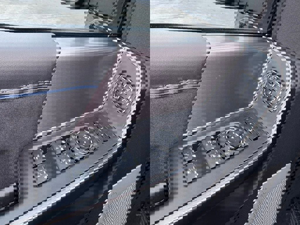 New 2026 Ford F250 Platinum w/ FX4 Off-Road Package AWD/4WD image 24