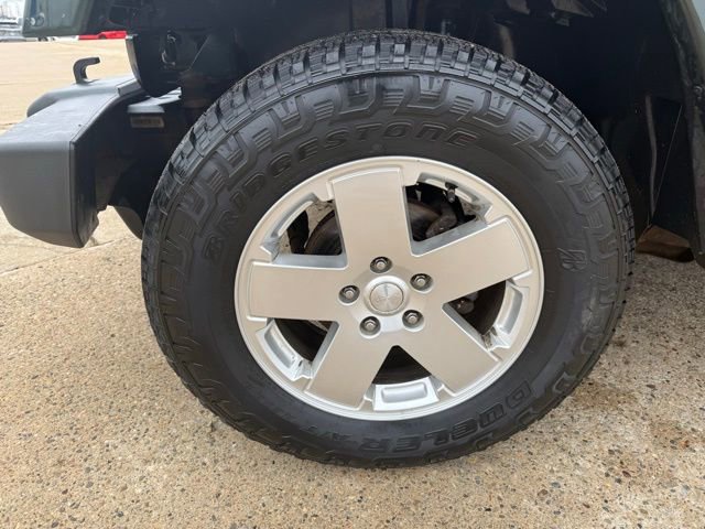 Used 2010 Jeep Wrangler Unlimited Sahara image 9