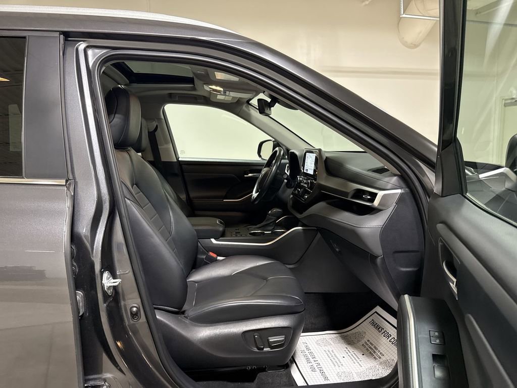 Used 2024 Toyota Highlander XLE image 22