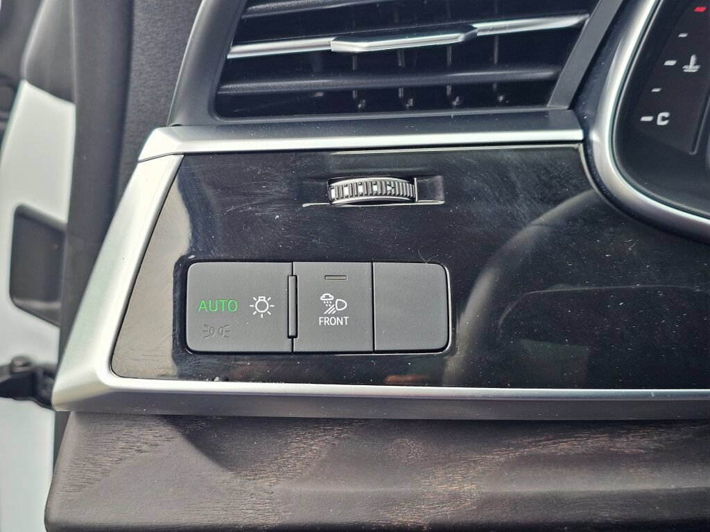 Used 2023 Audi Q8 Premium Plus AWD/4WD image 34