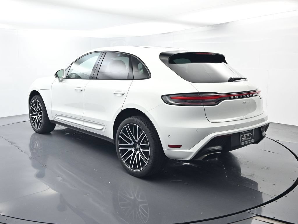 Certified 2024 Porsche Macan AWD/4WD image 3