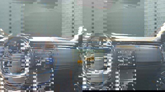 Used 2024 Land Rover Range Rover Long Wheelbase SE image 21