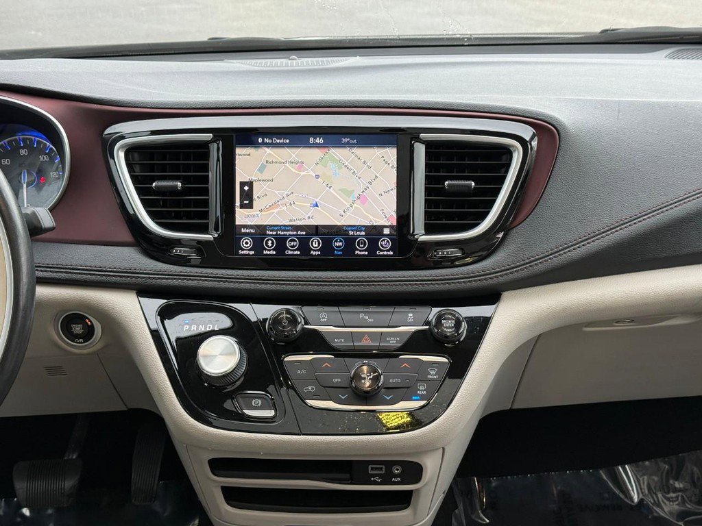 Used 2020 Chrysler Pacifica Limited image 14