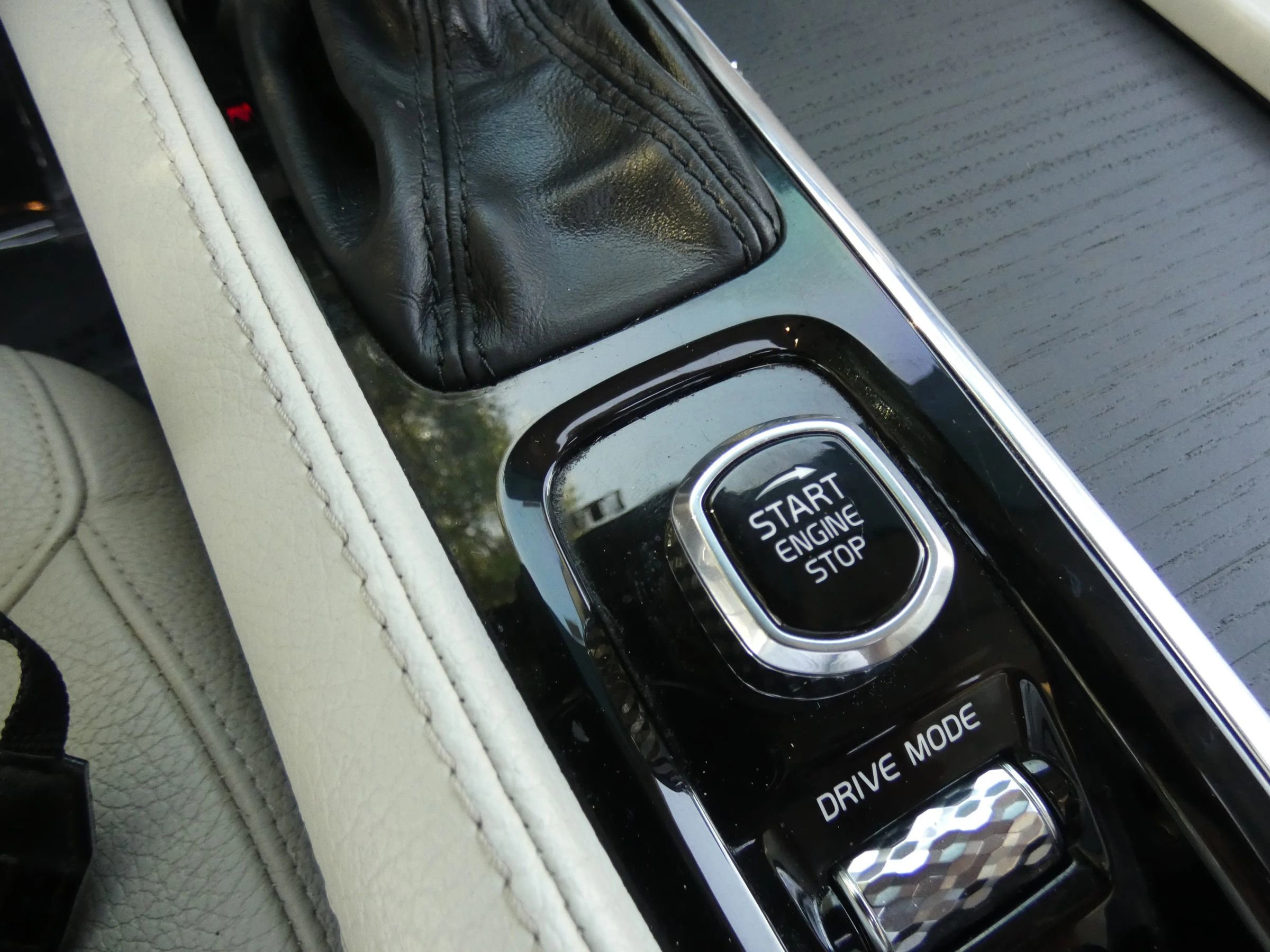 Used 2020 Volvo XC90 T6 Momentum image 68