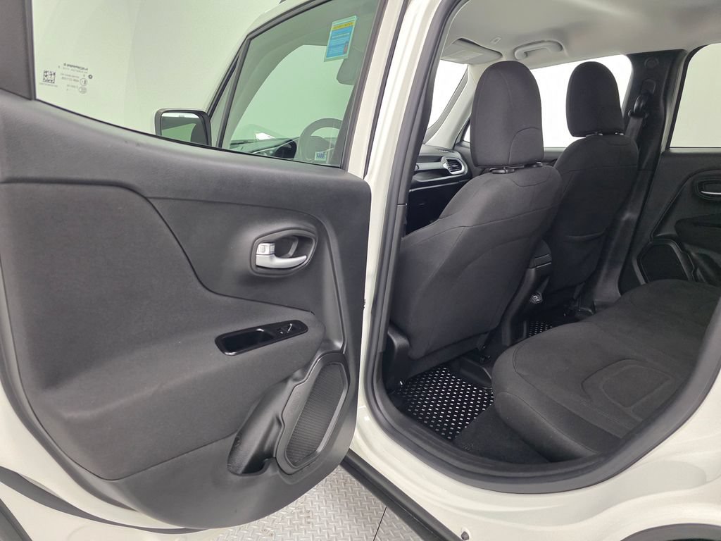 Used 2020 Jeep Renegade Latitude w/ Cold Weather Group AWD/4WD image 17