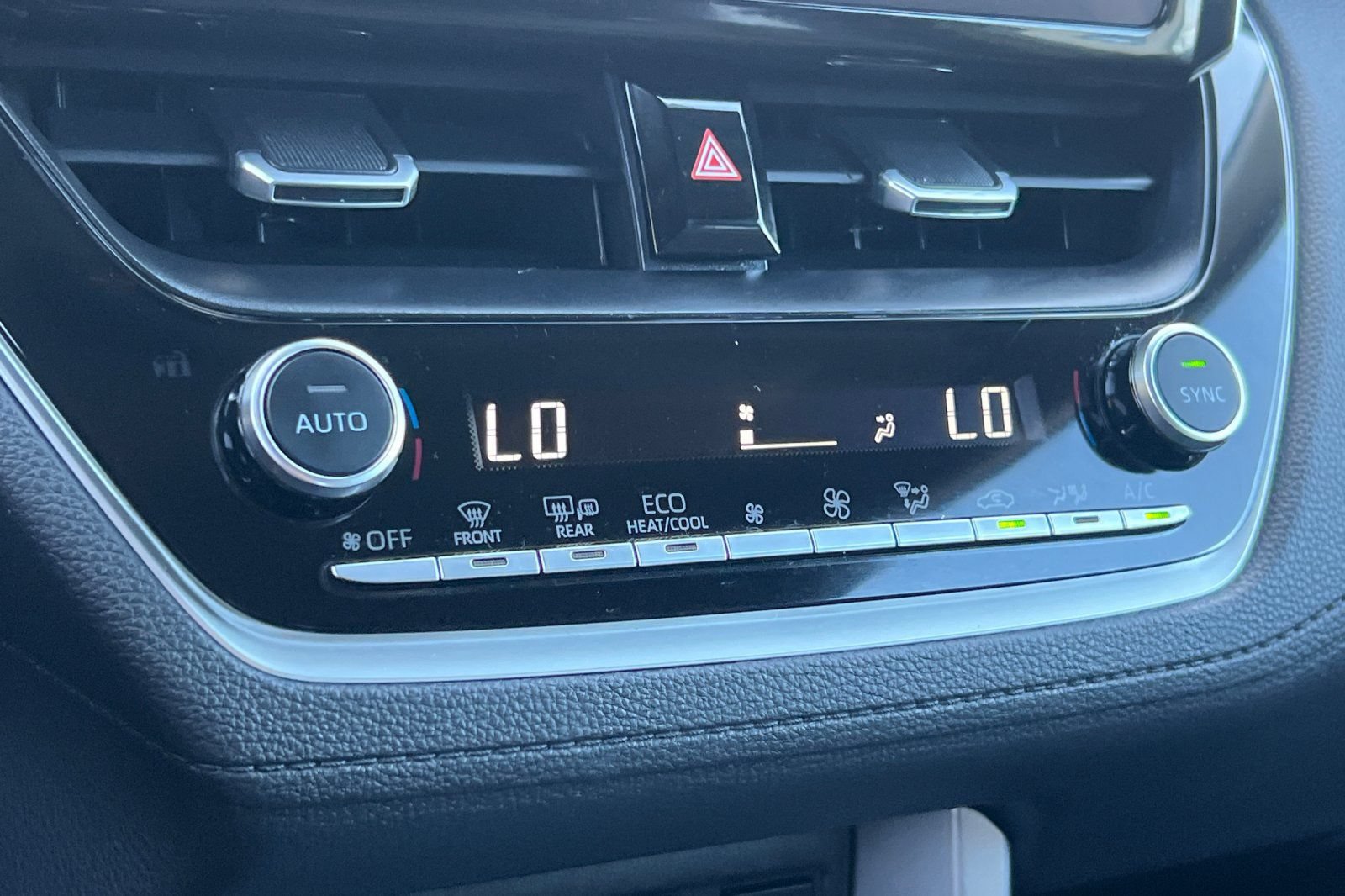 Certified 2025 Toyota Corolla Cross XLE FWD image 28