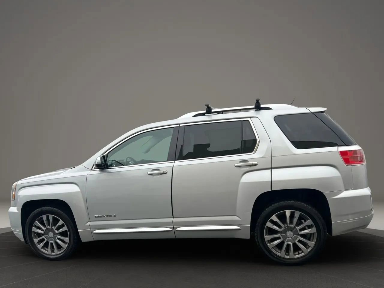 Used 2017 GMC Terrain Denali image 8