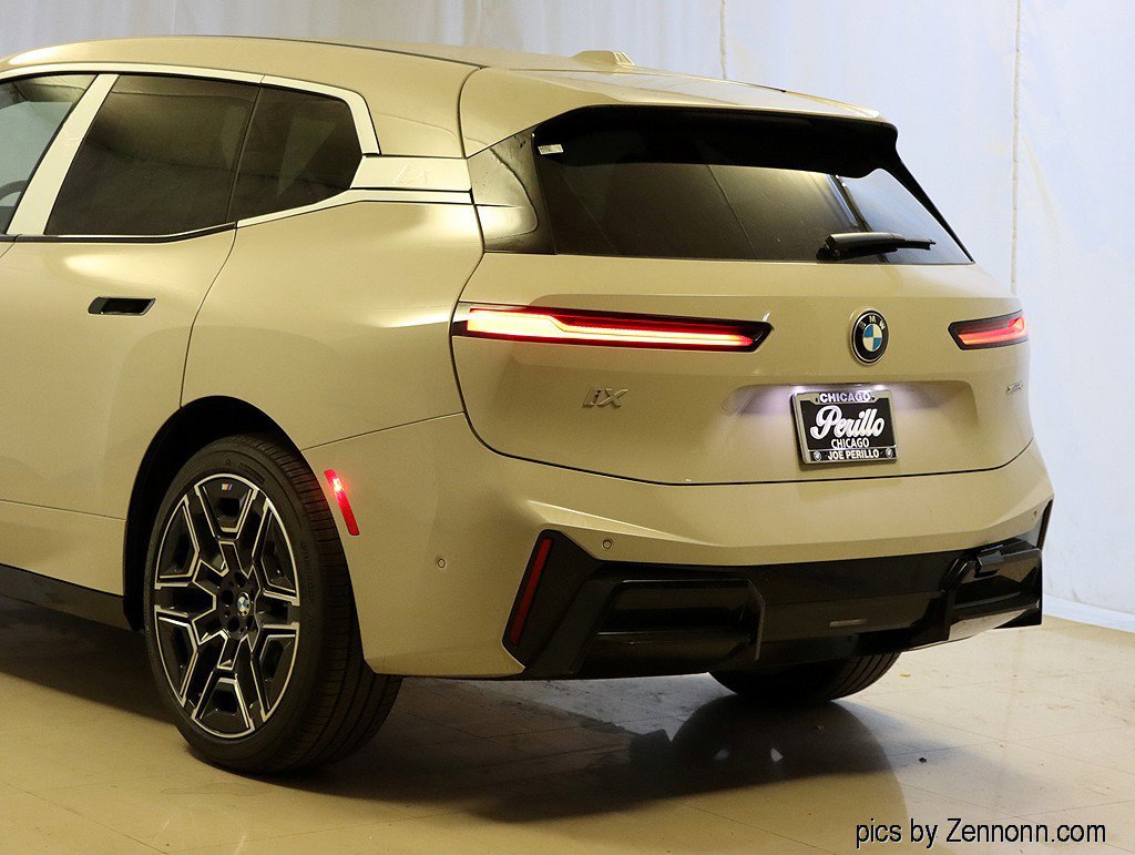 Used 2026 BMW iX xDrive45 image 8