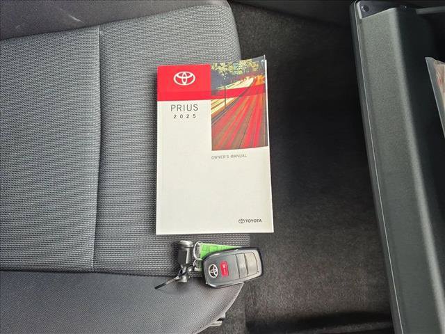 Certified 2025 Toyota Prius LE FWD image 25