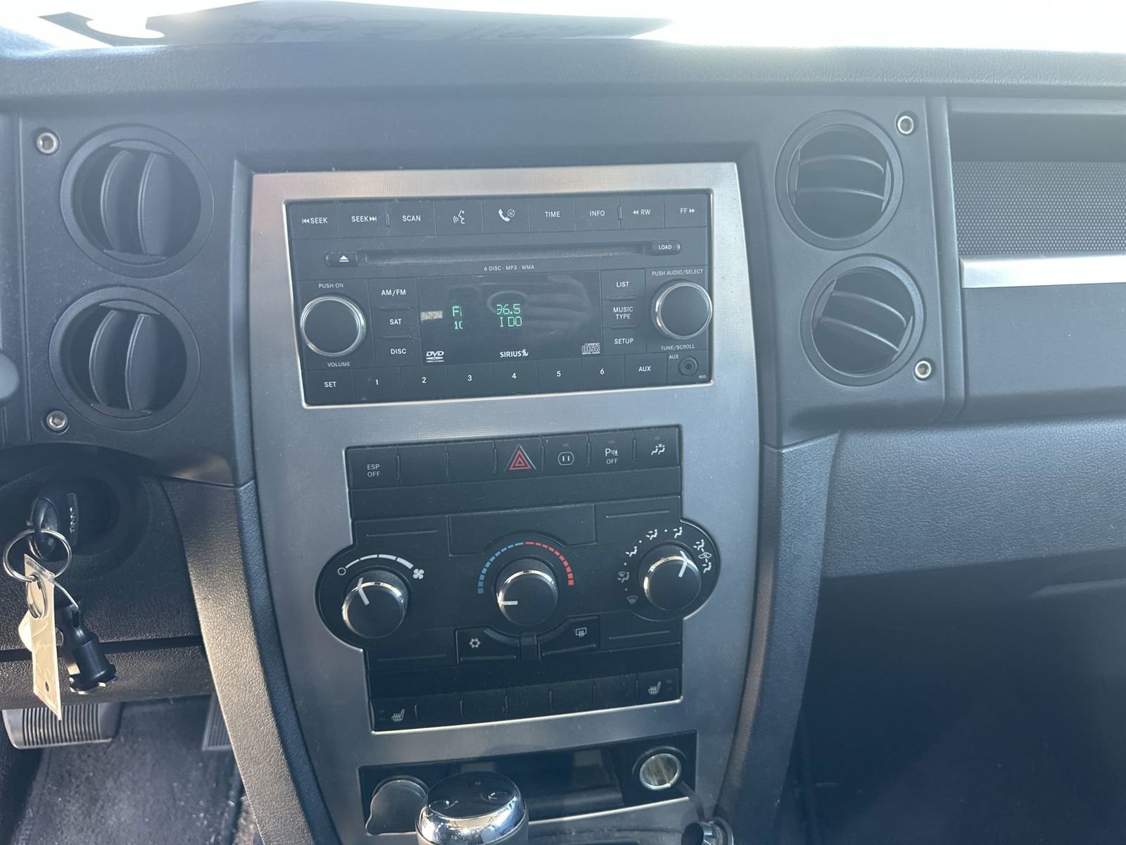 Used 2008 Jeep Commander Sport image 13