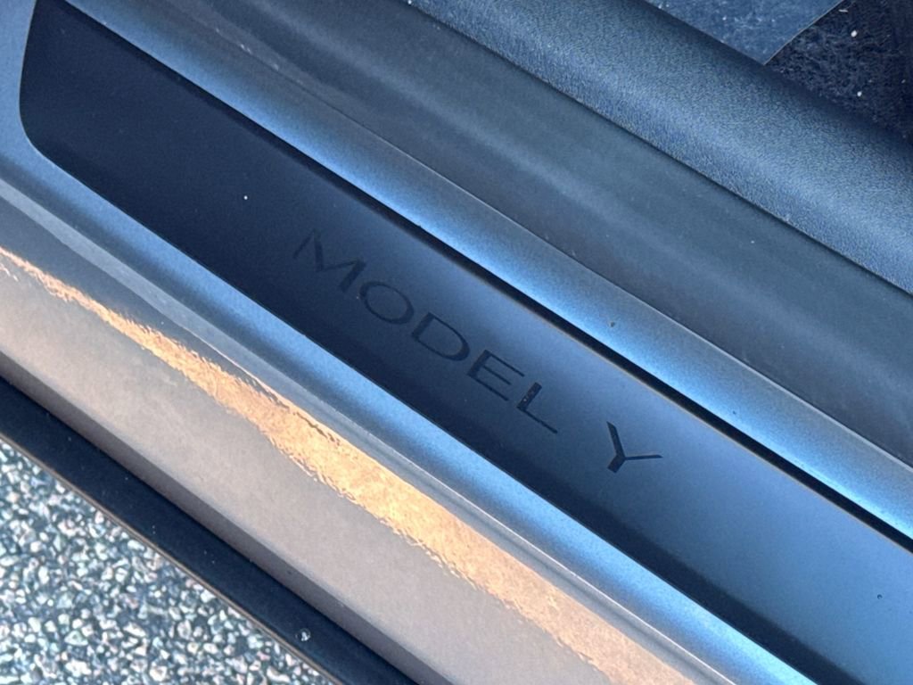 Used 2025 Tesla Model Y Long Range image 51