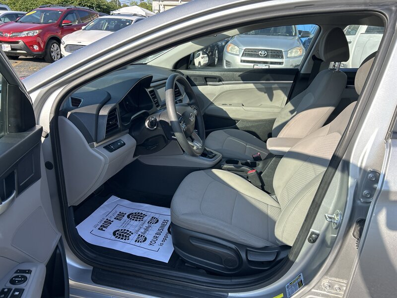 Used 2020 Hyundai Elantra SE w/ Convenience Package (C2) FWD image 9