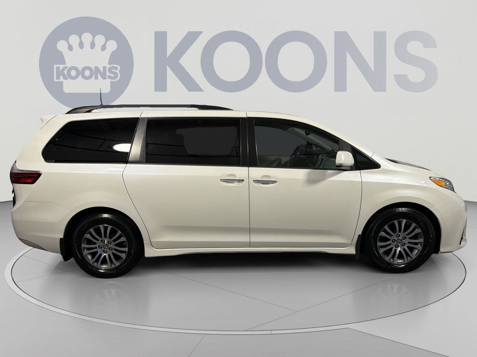 Used 2018 Toyota Sienna XLE Premium FWD image 8