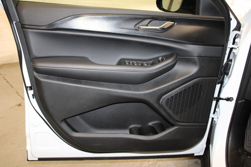 New 2025 Jeep Grand Cherokee Altitude image 26