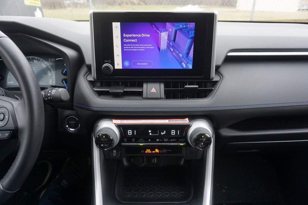 Used 2025 Toyota RAV4 SE image 9