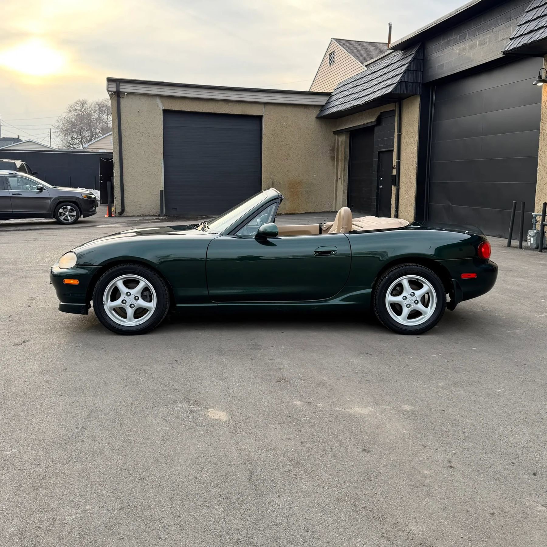 Used 1999 MAZDA MX-5 Miata Convertible 2D image 12