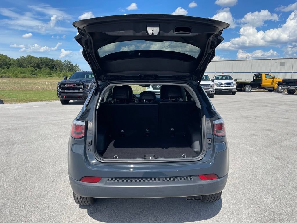 Used 2018 Jeep Compass Limited AWD/4WD image 7