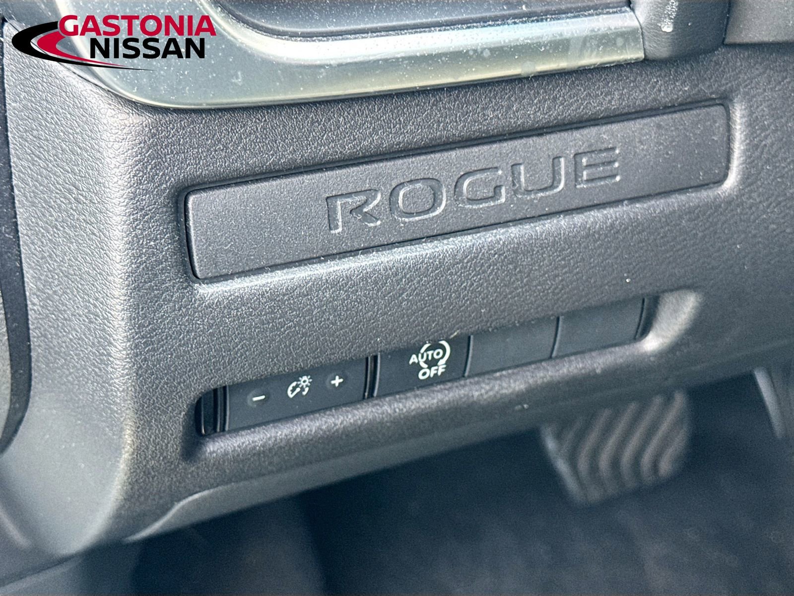 Used 2024 Nissan Rogue S AWD/4WD image 13