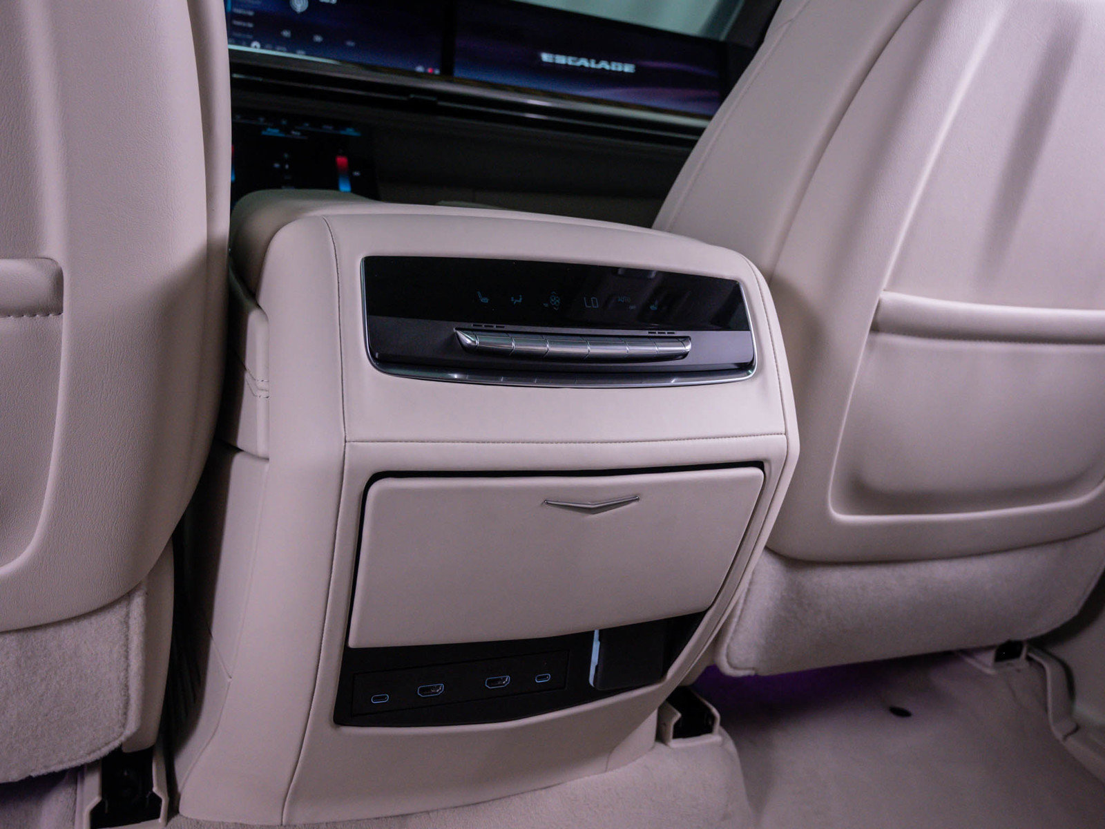 Used 2026 Cadillac Escalade ESV Platinum Sport AWD/4WD image 18