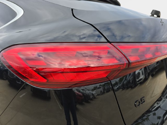 Used 2025 Audi Q5 Premium Plus w/ Premium Plus AWD/4WD image 38