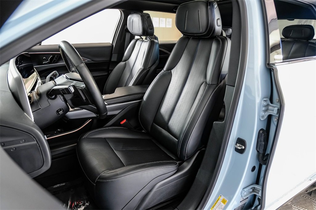 Used 2024 Cadillac Lyriq Luxury image 32