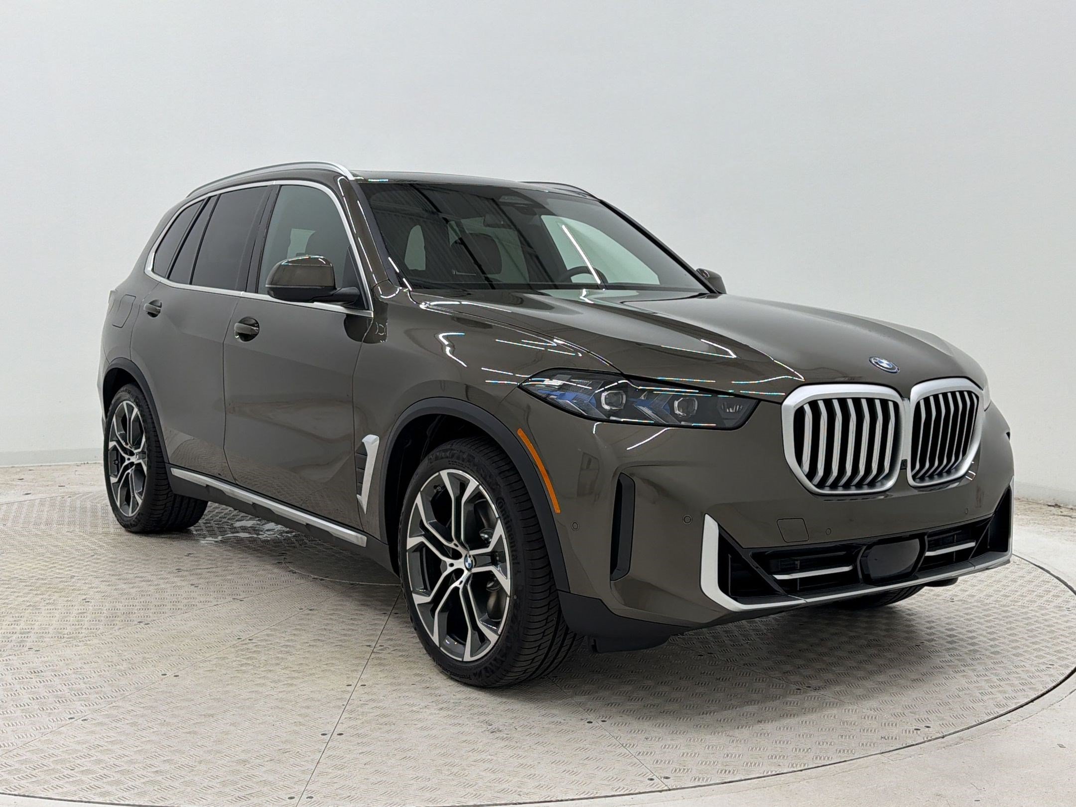 New 2026 BMW X5 xDrive50e w/ Climate Comfort Package AWD/4WD image 7