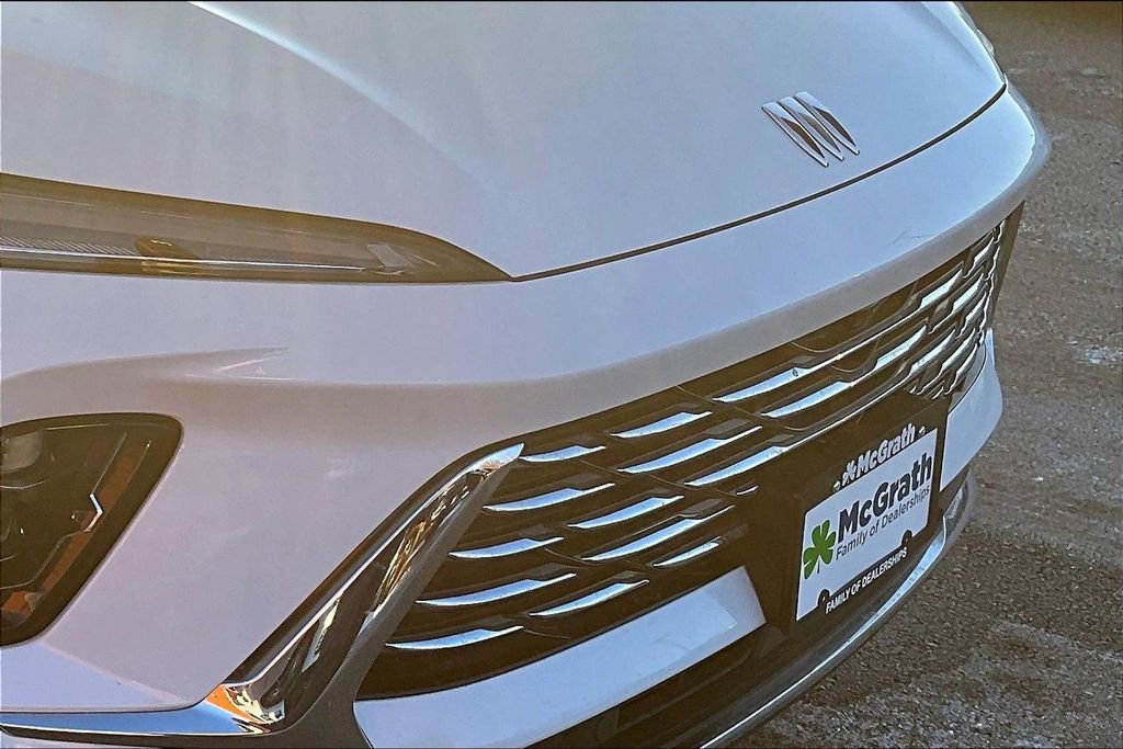 Certified 2025 Buick Envision Preferred image 32