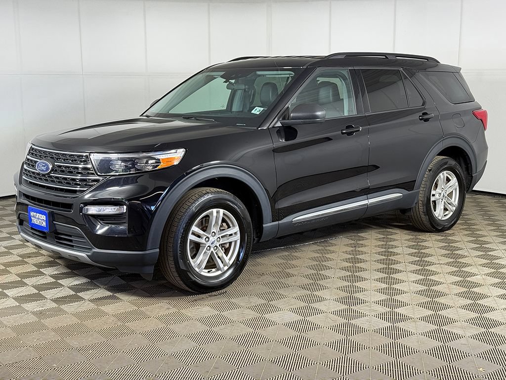Used 2023 Ford Explorer XLT w/ Equipment Group 202A AWD/4WD image 7