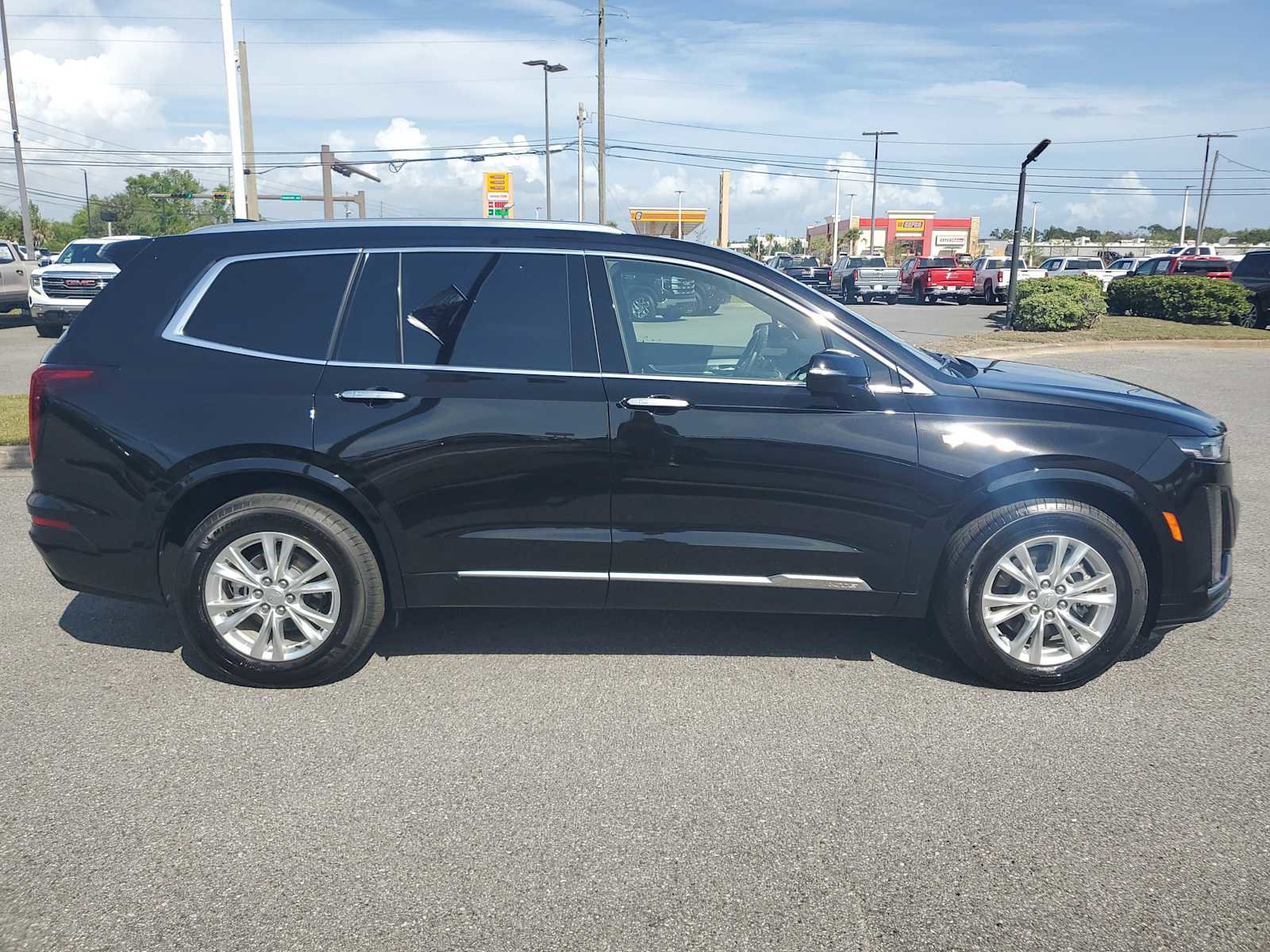 New 2025 Cadillac XT6 Luxury image 7