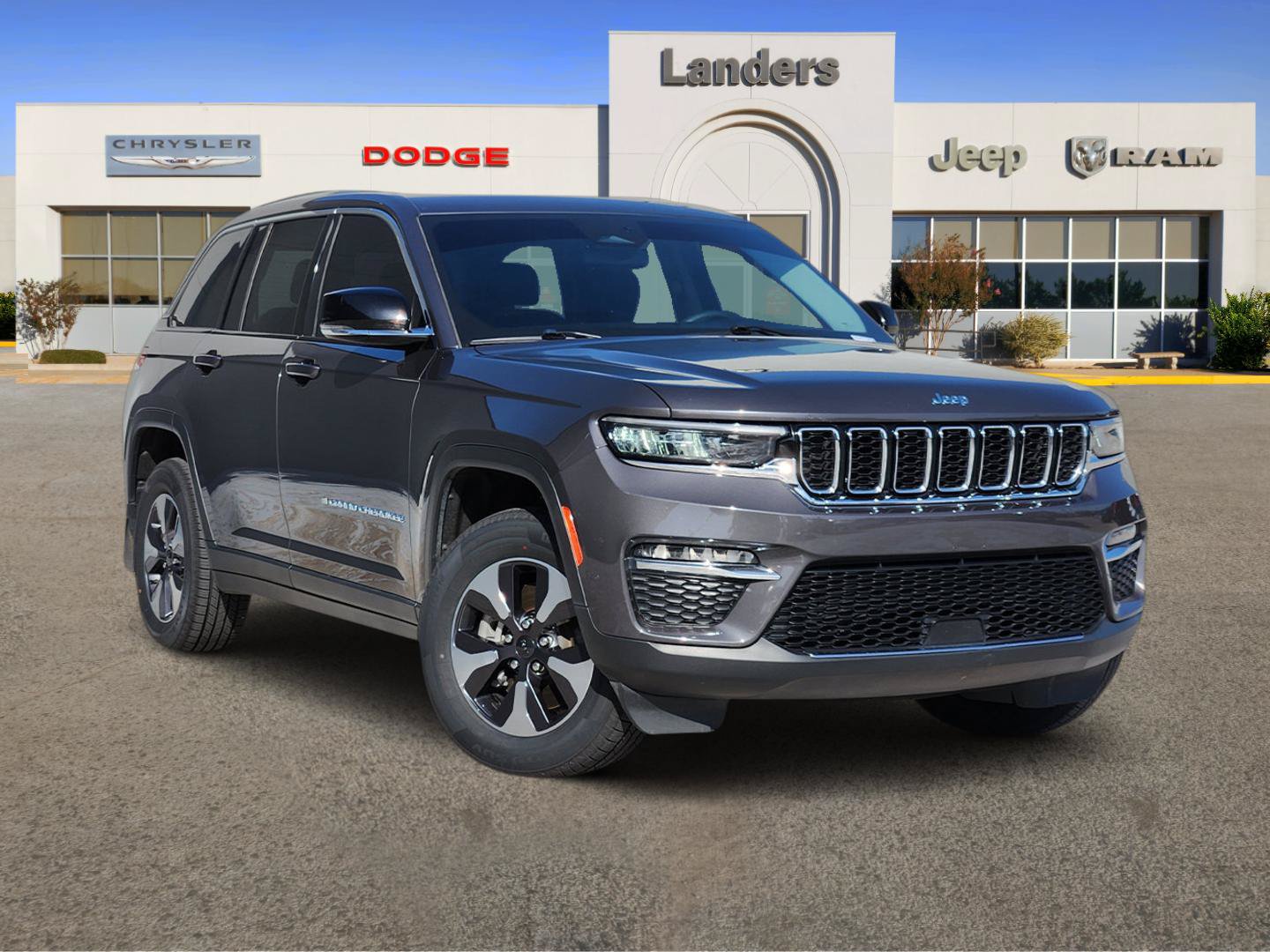 Used 2023 Jeep Grand Cherokee 4WD 4xe image 1
