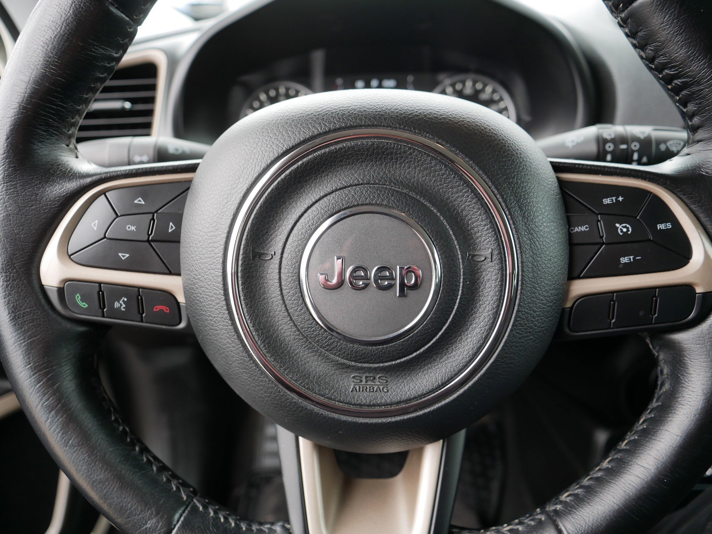 Used 2017 Jeep Renegade Latitude w/ Cold Weather Group image 25