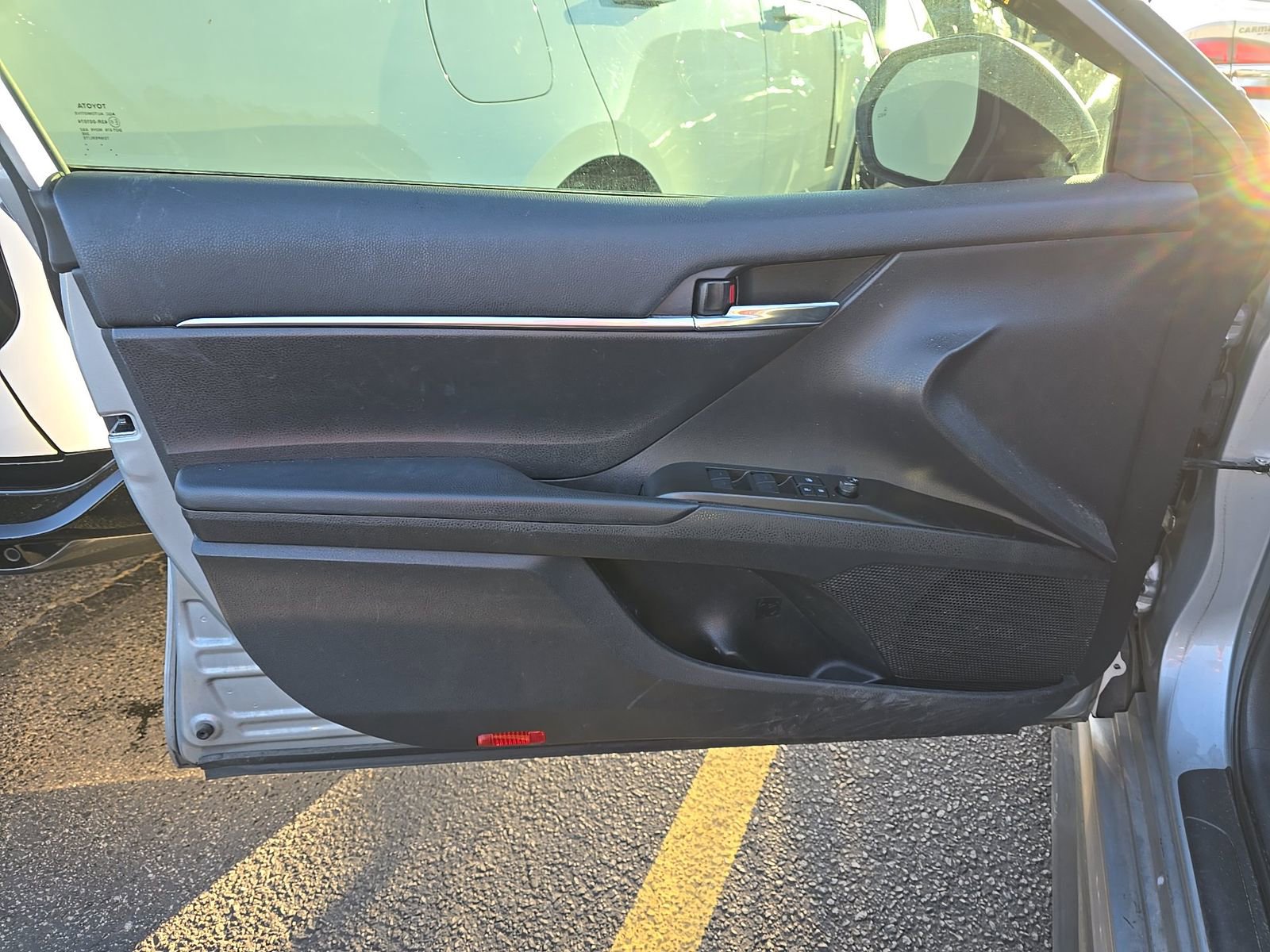 Used 2020 Toyota Camry SE w/ Convenience Package image 16