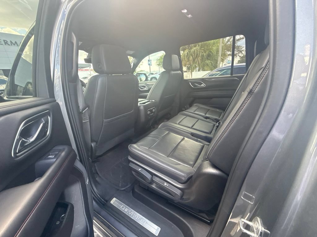 Used 2021 Chevrolet Suburban RST RWD image 3