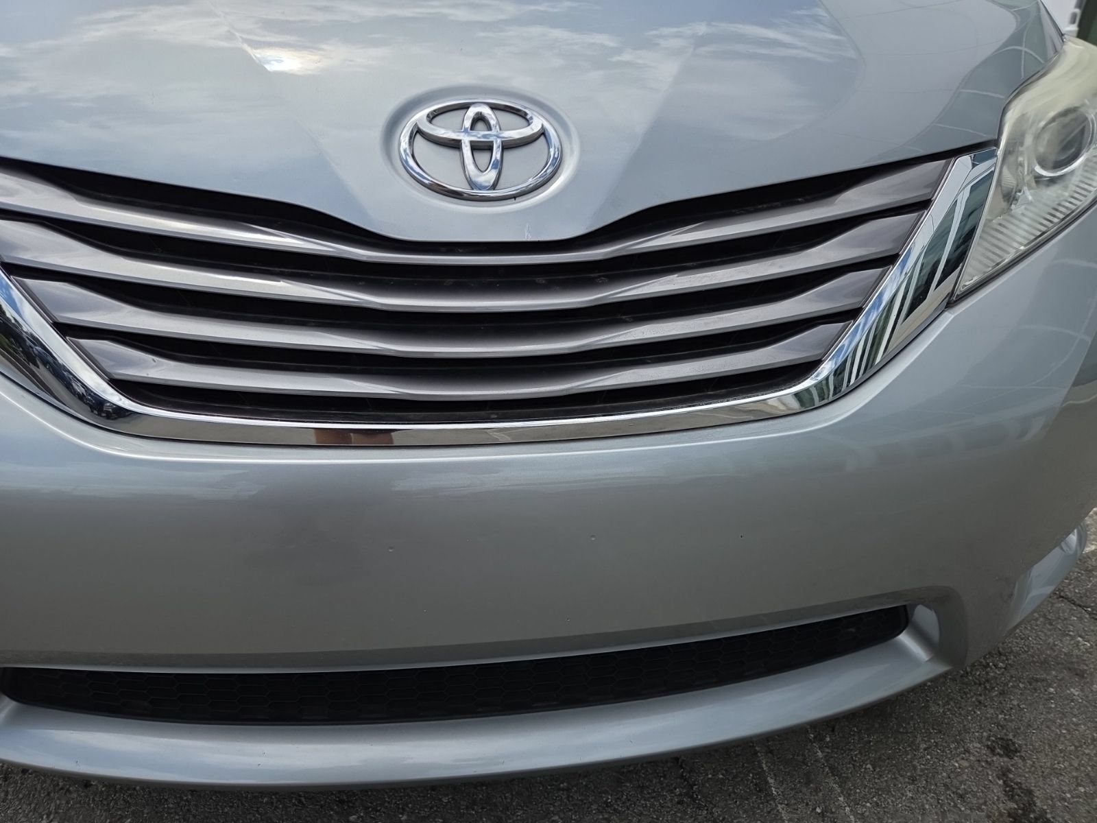 Used 2017 Toyota Sienna XLE FWD image 7