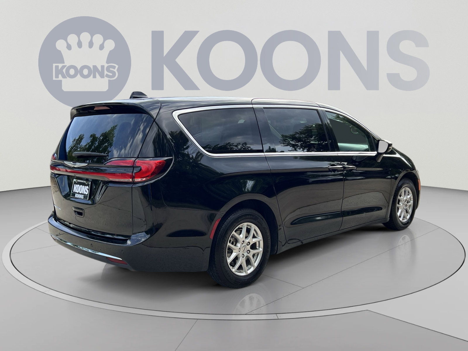 Used 2024 Chrysler Pacifica Touring-L FWD image 7