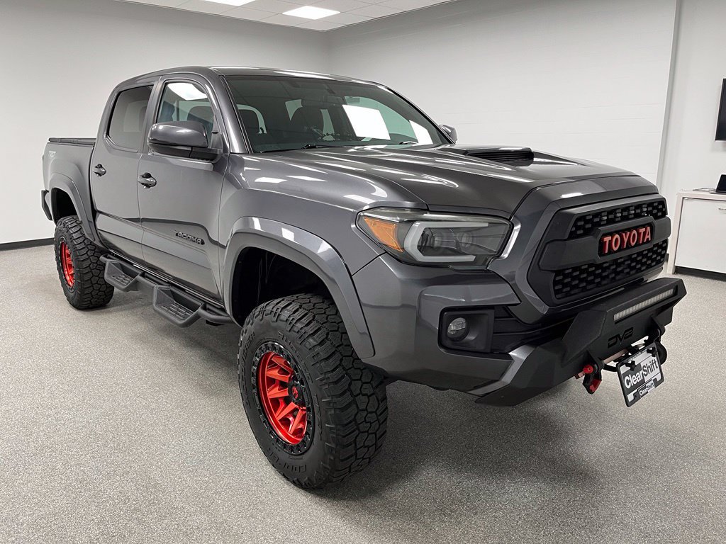 Used 2017 Toyota Tacoma TRD Sport w/ Tow Package (A/T) AWD/4WD image 2