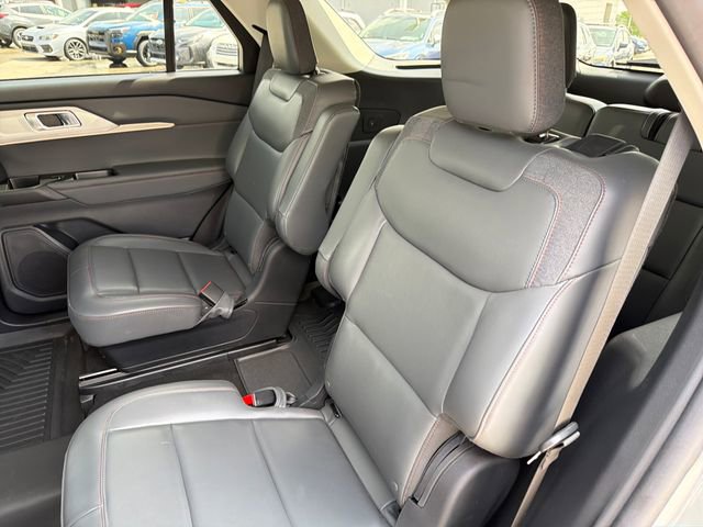 Used 2025 Ford Explorer Active w/ Active Comfort Package RWD image 19