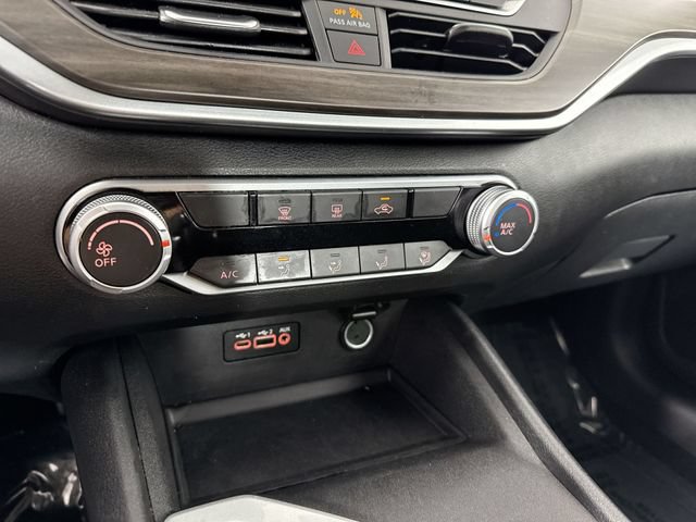 Used 2025 Nissan Altima 2.5 SV FWD image 8