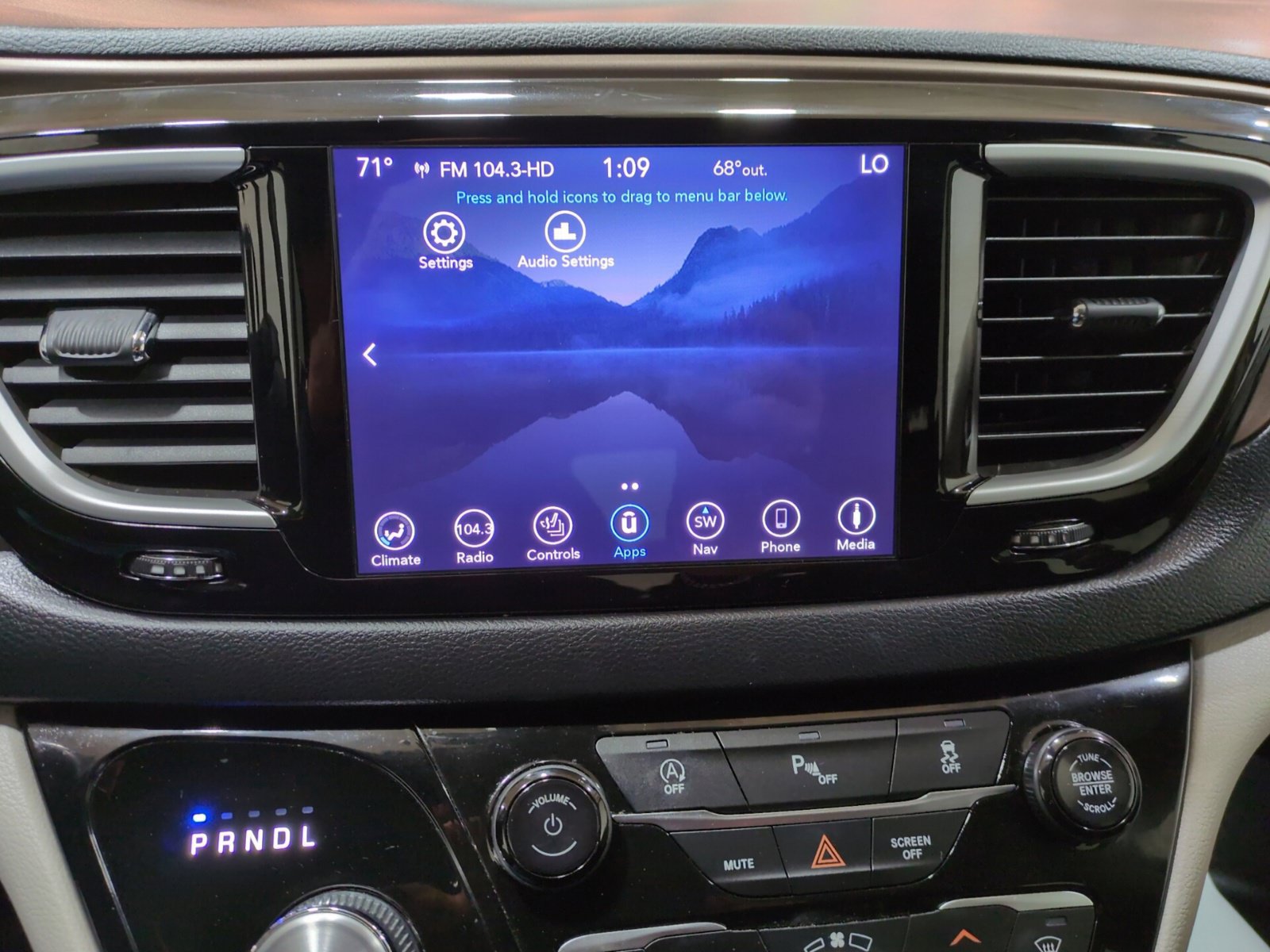 Used 2018 Chrysler Pacifica Touring-L FWD image 29