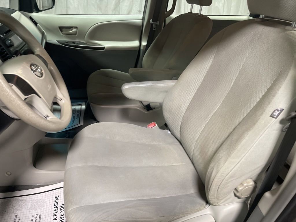 Used 2013 Toyota Sienna L FWD image 16