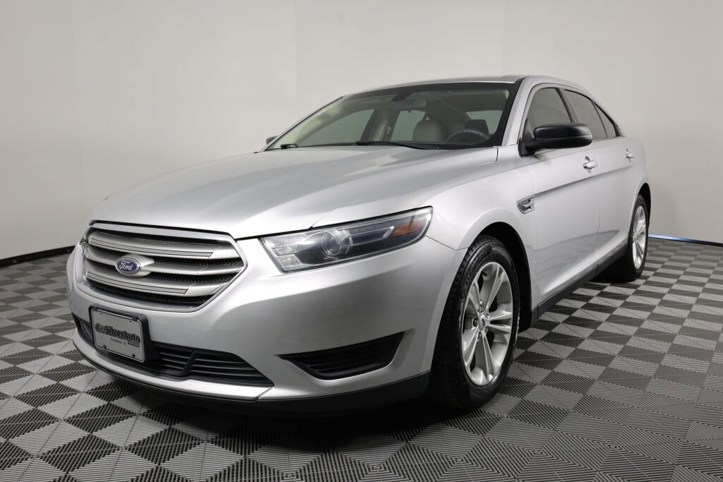 Used 2015 Ford Taurus SE image 5