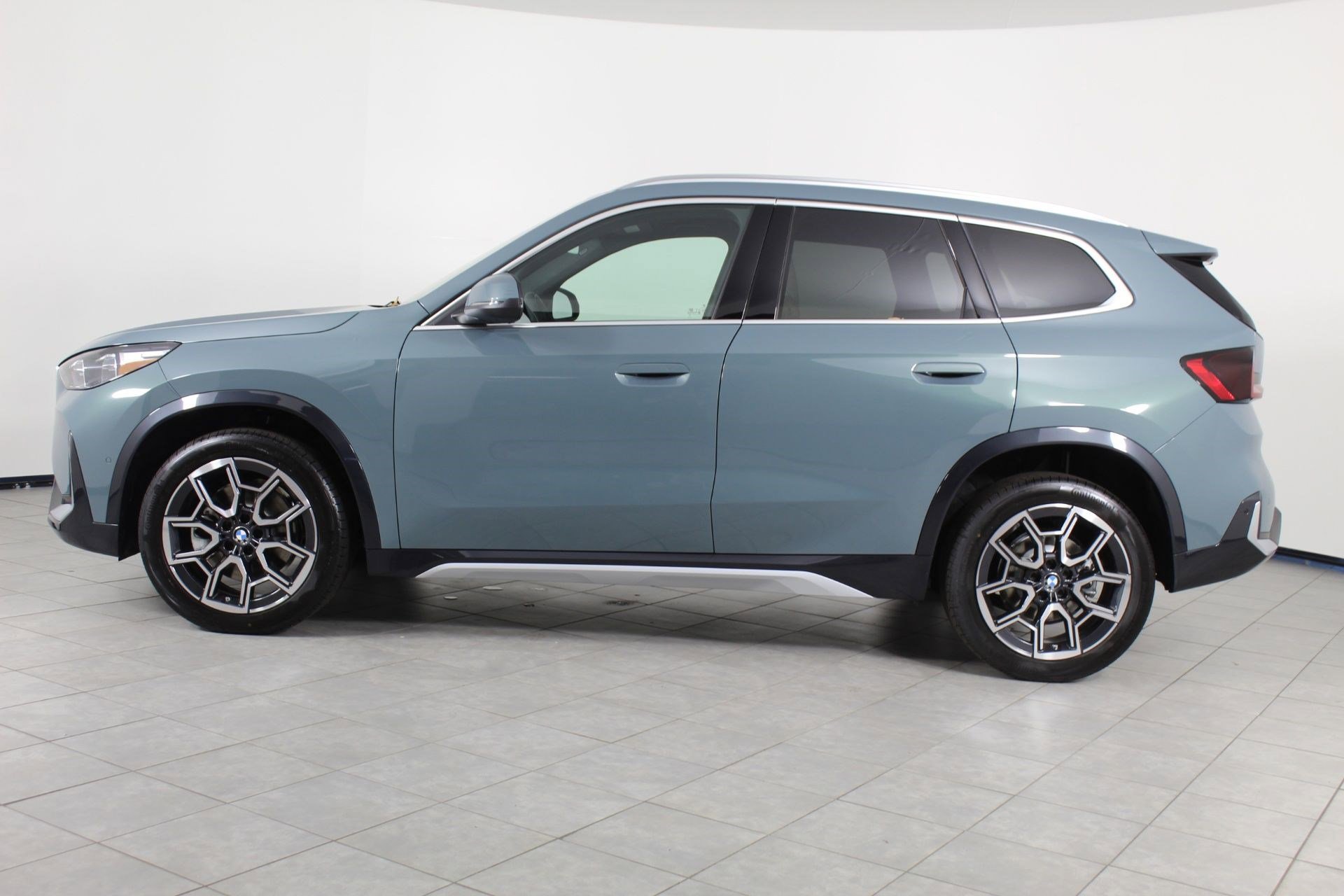 New 2026 BMW X1 xDrive28i w/ Convenience Package image 2