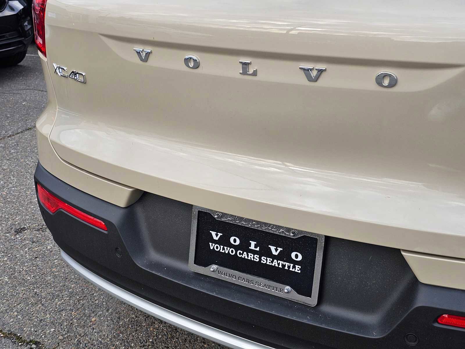 New 2025 Volvo XC40 B5 Ultra w/ Climate Package image 16