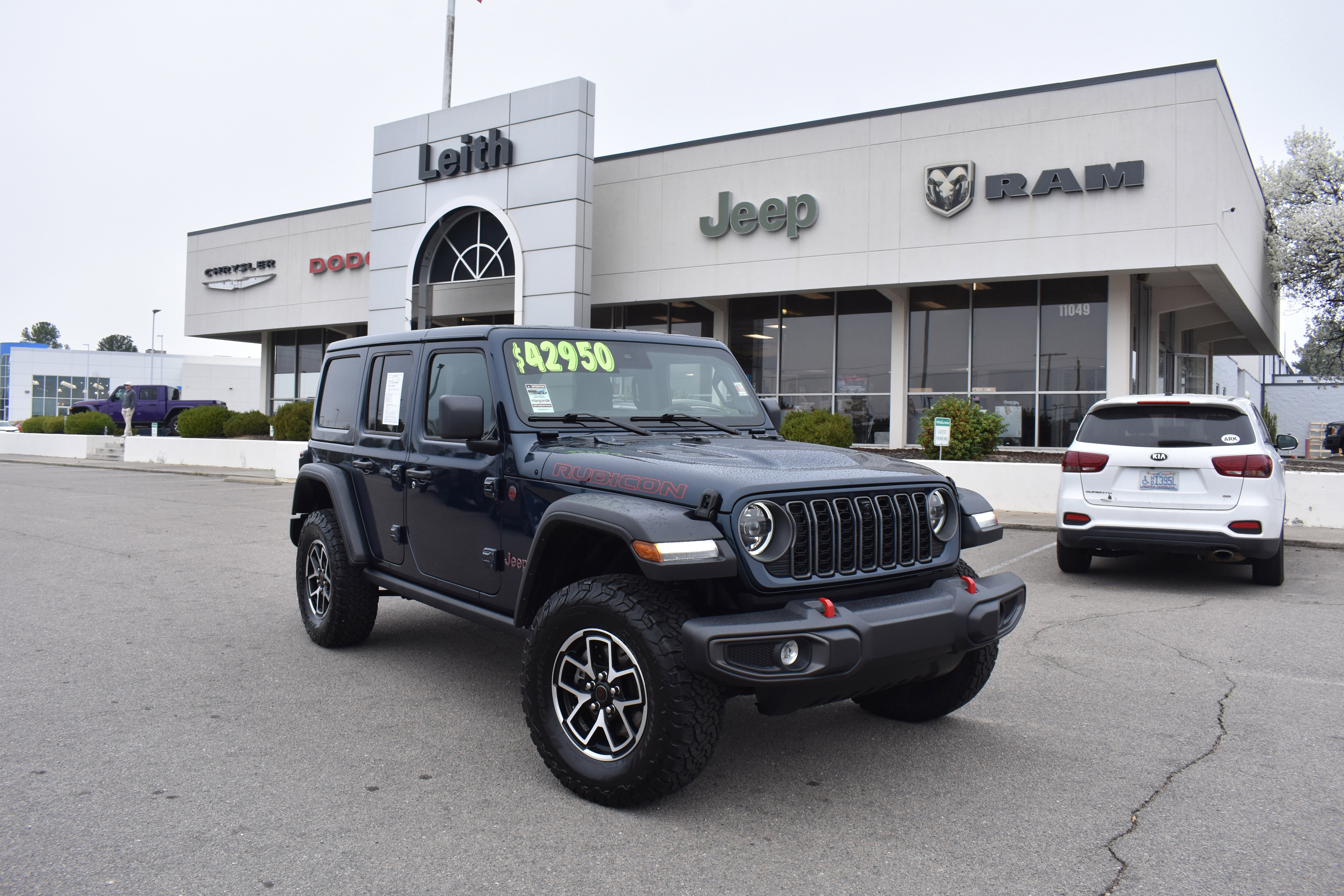 Used 2025 Jeep Wrangler Unlimited Rubicon w/ Safety Group image 1
