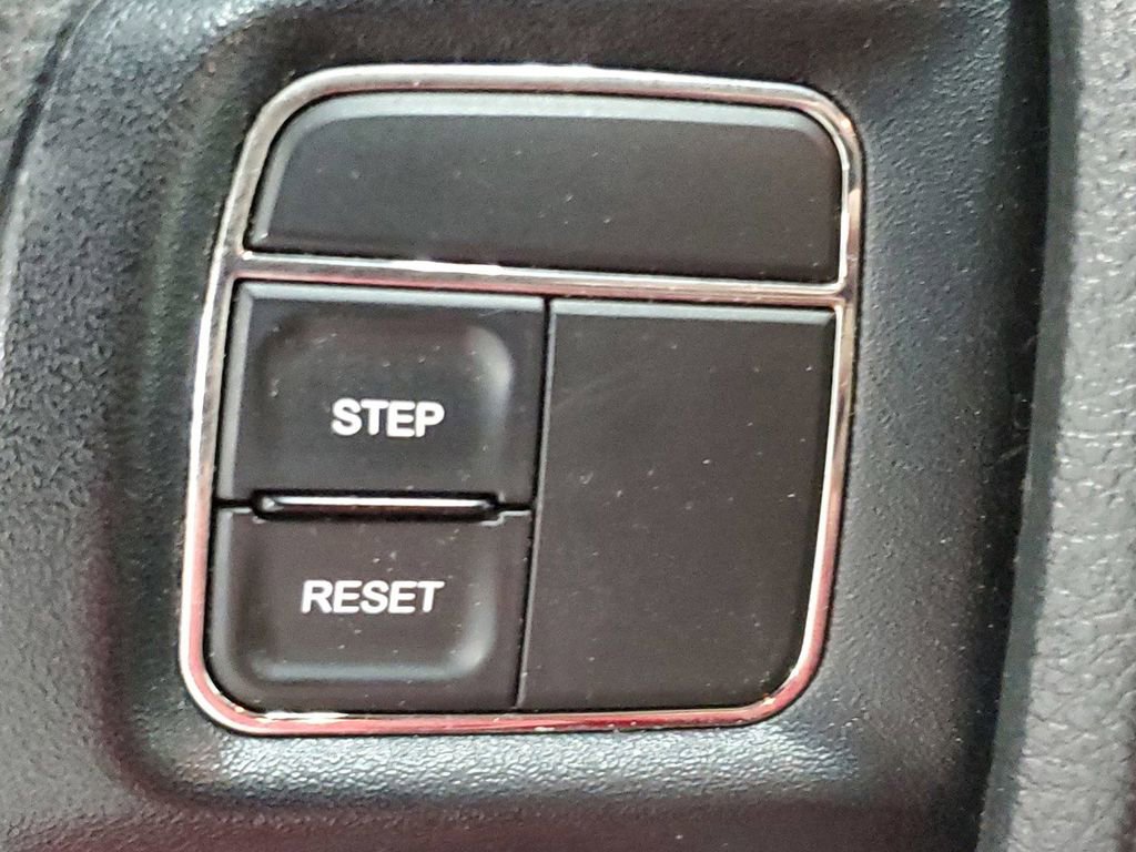 Used 2012 Dodge Grand Caravan SE image 26